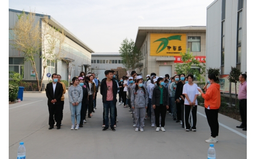 “旋轉(zhuǎn)乾坤，指彈天下”